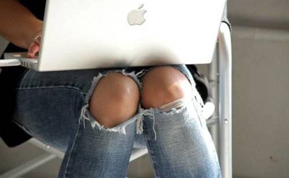 Normal_apple-fashion-girl-laptop-photography-favim.com-414455