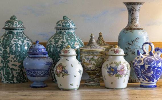 Normal_202041-1697x1131-antique-vases