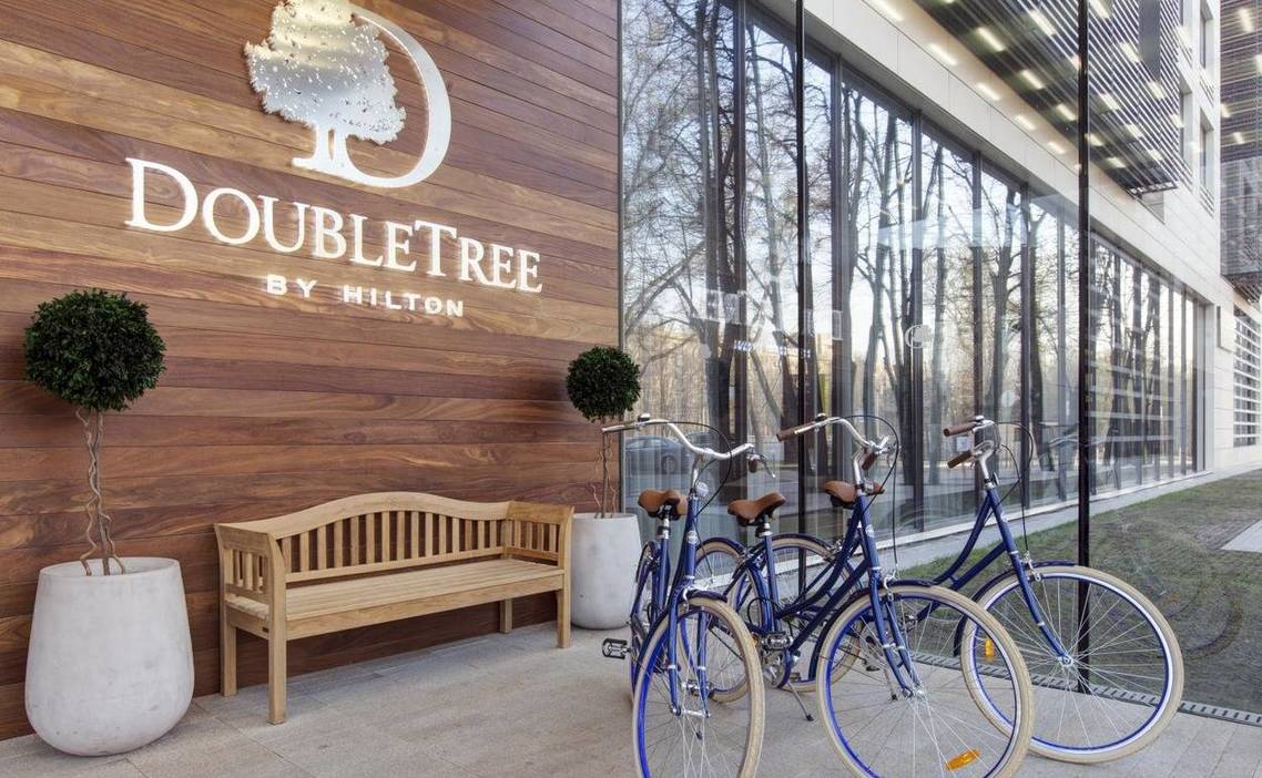 Стажировка Бармен/официант в отель в DoubleTree by HILTON Moscow-Marina в  Москве — Grintern